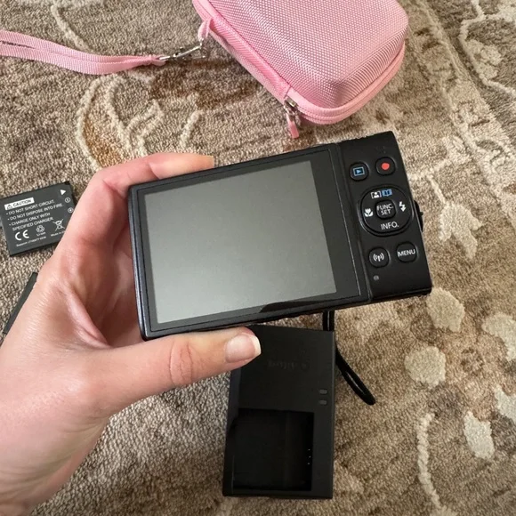 Canon Powershot ELPH 360 - Picture 3 of 5